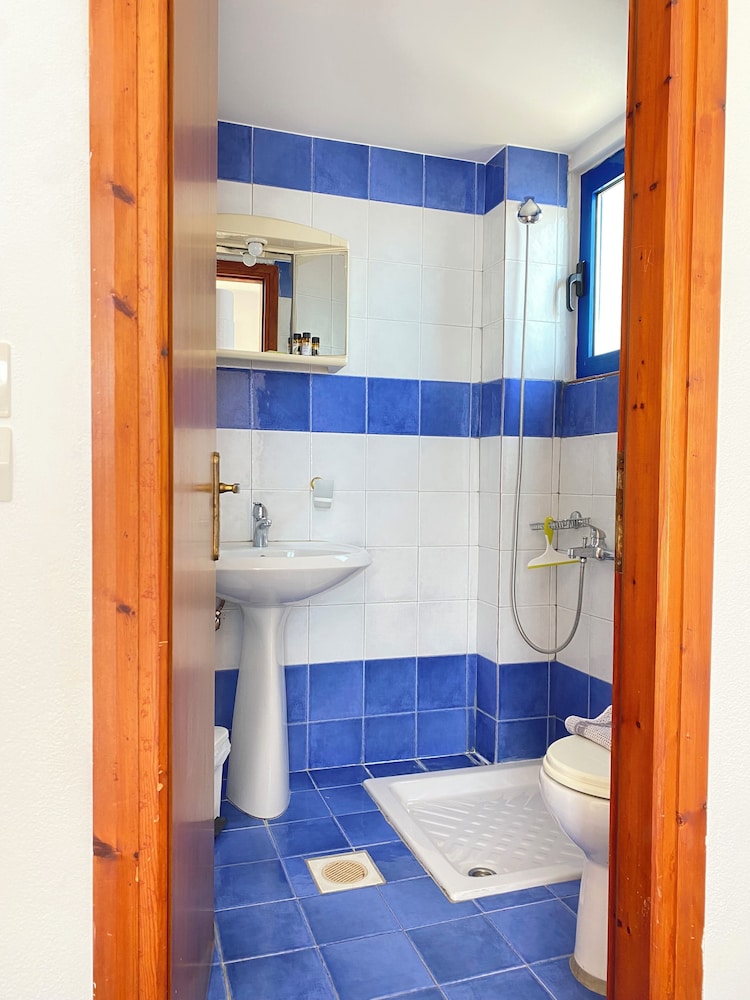 Quadruple Room, Balcony, Partial Sea View photo 2