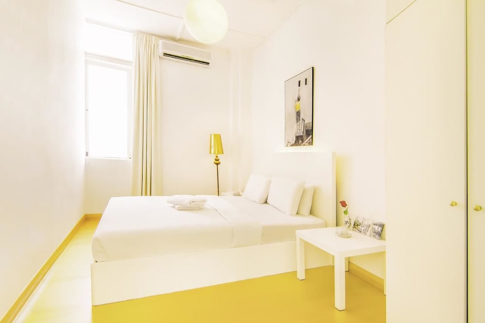 Basic Double Room, Shared Bathroom photo 3