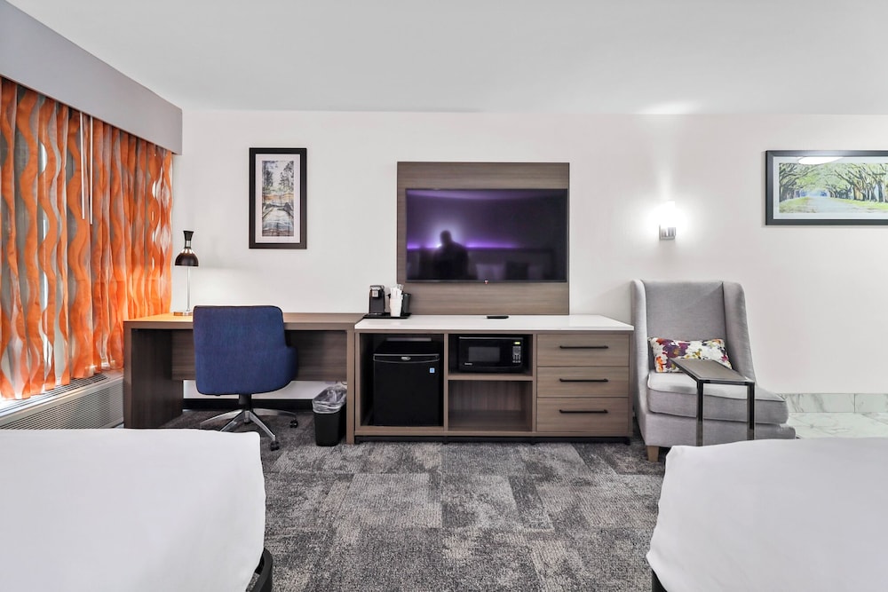 Room, 2 Double Beds, Accessible, Non Smoking (Tub with Grab Bars) - Photo 4