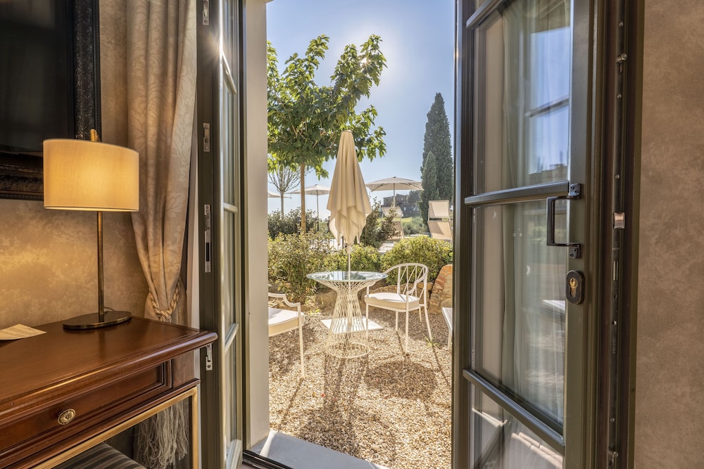 Pool Premium Suite - Photo 9