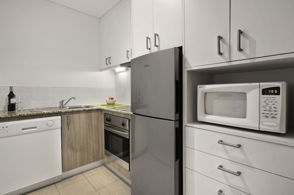 Two Bedroom Deluxe Apartment - Photo 5