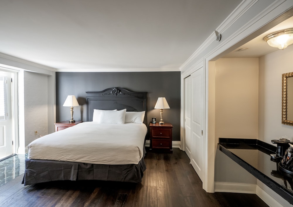 Deluxe Room, 1 King Bed (Deluxe Poolside Courtyard King) - Photo 3
