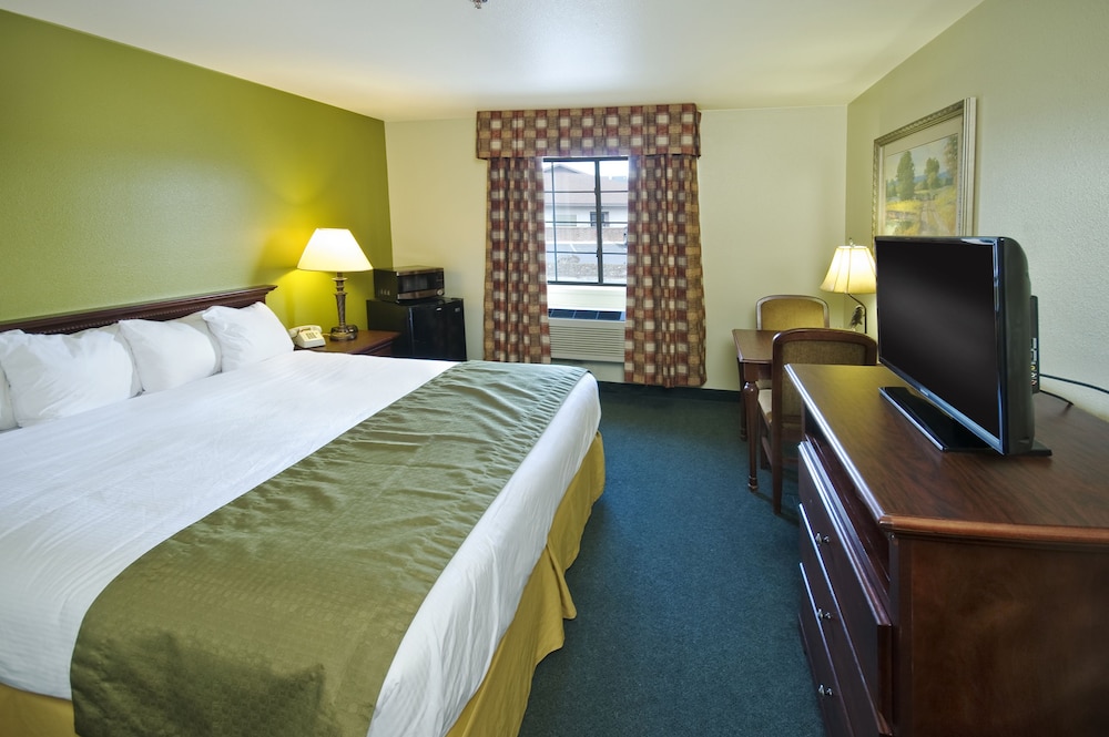 Standard Room, 1 King Bed, Non Smoking photo 2