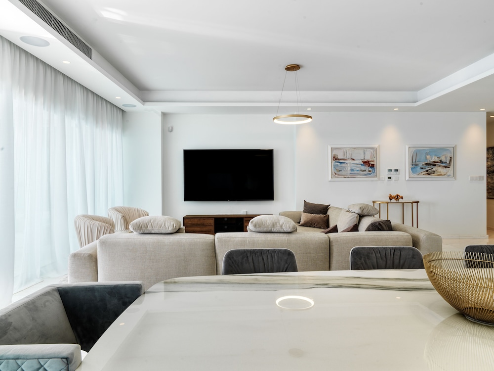Luxury Apartment, 3 Bedrooms (9F) - Photo 13