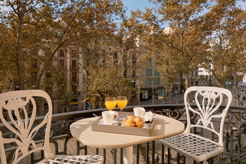 Balcony Ramblas photo 3