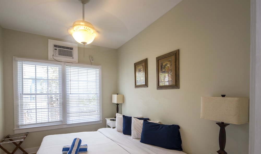 Villa, 1 King Bed With Sofabed, Kitchen At Wicker House, 913 Duval Street