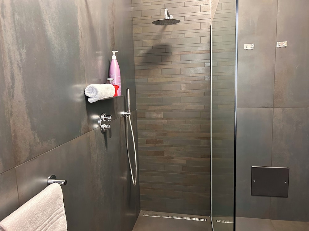 Deluxe Room, Non Smoking, Ensuite photo 3