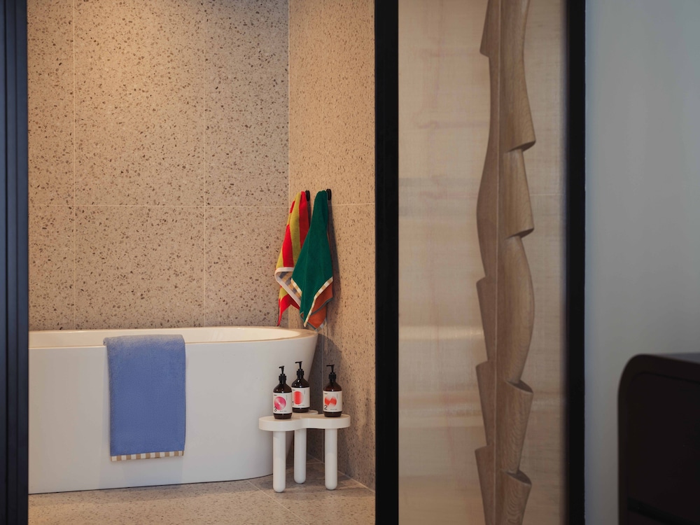 Room (Your Majesty) photo 2