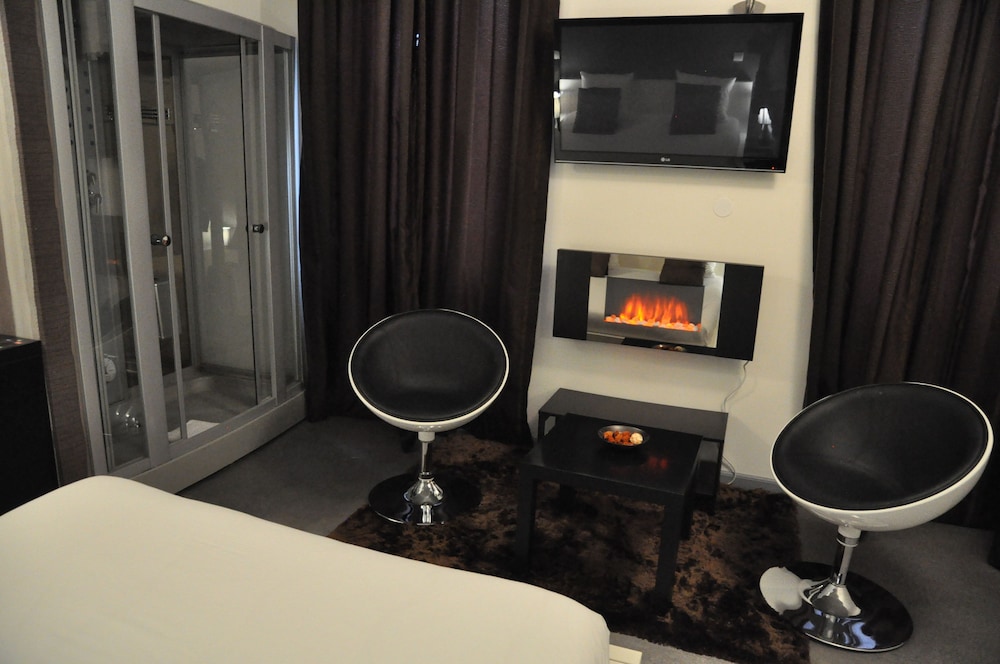 4. Deluxe Double Room photo 2