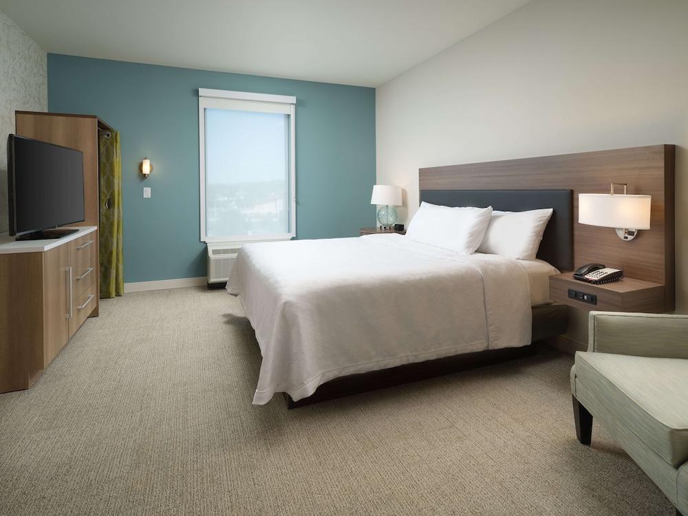 Suite, 1 King Bed, Accessible (Hearing) - Photo 4