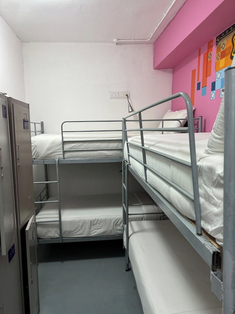 1 Person in 6-Bed Dormitory - Female photo 3