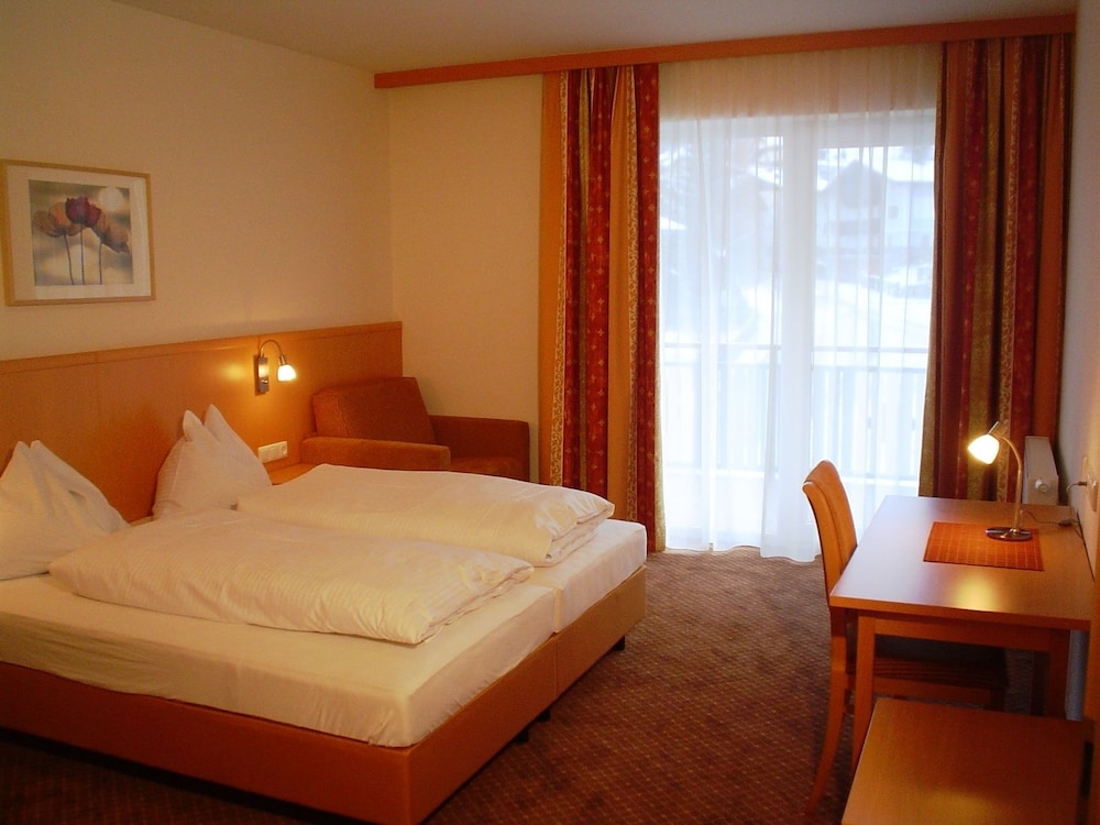 Comfort Double Room, Balcony, Mountain View (Enzian) photo 2