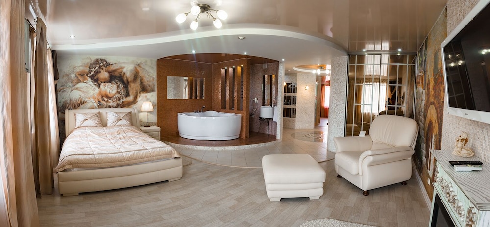 Honeymoon Suite photo 3