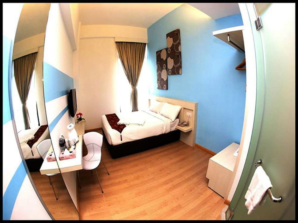 Superior Room (Queen) photo 3