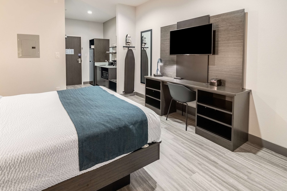 Deluxe Room, 1 Queen Bed, Non Smoking, Kitchenette - Photo 7