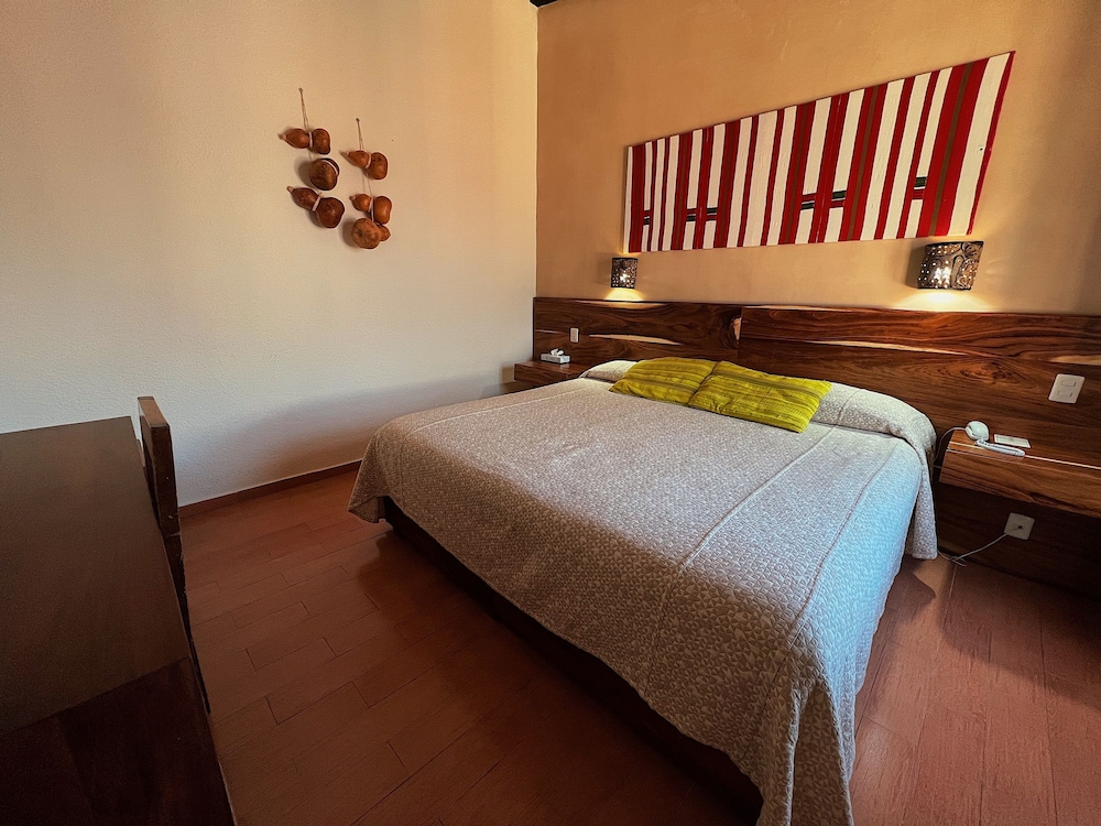 Standard Room, 1 King Bed - Photo 1
