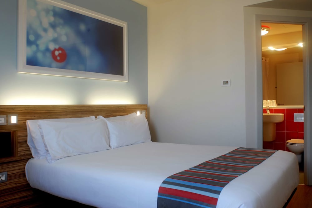 Triple Room (Min 3 people occupancy) photo 3