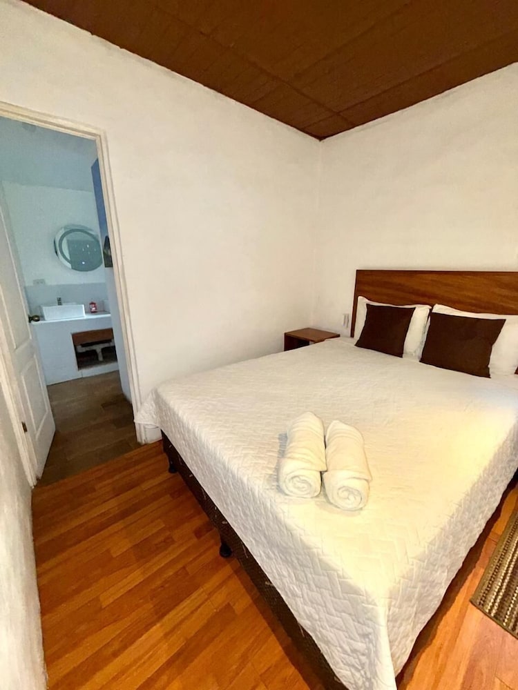 Family House, Multiple Beds, Kitchenette, Garden View (Casa Bosque) photo 3