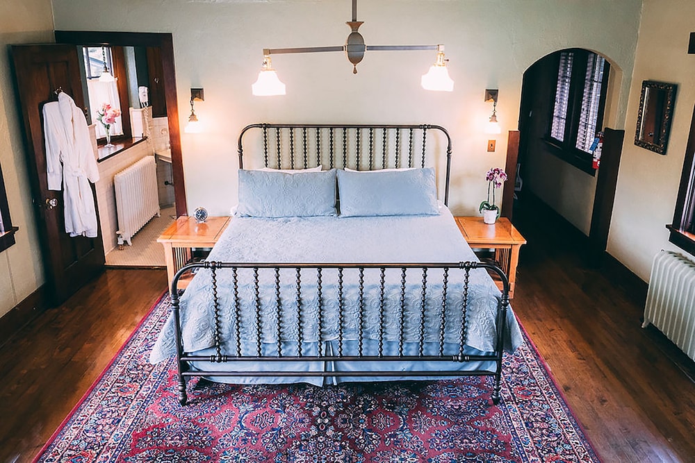 Premium Suite, 1 King Bed, River View
