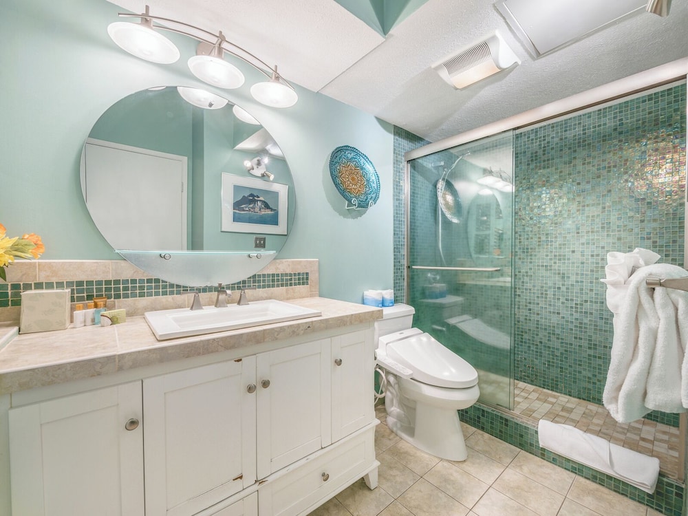 Premium Remodeled Condo with Ocean View and Parking: Premium Condo, 1 Bedroom, Air conditioning, Ocean View (0114) photo