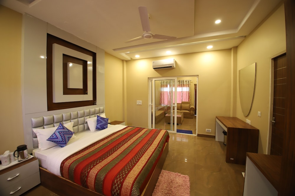 Suite Room - Photo 1