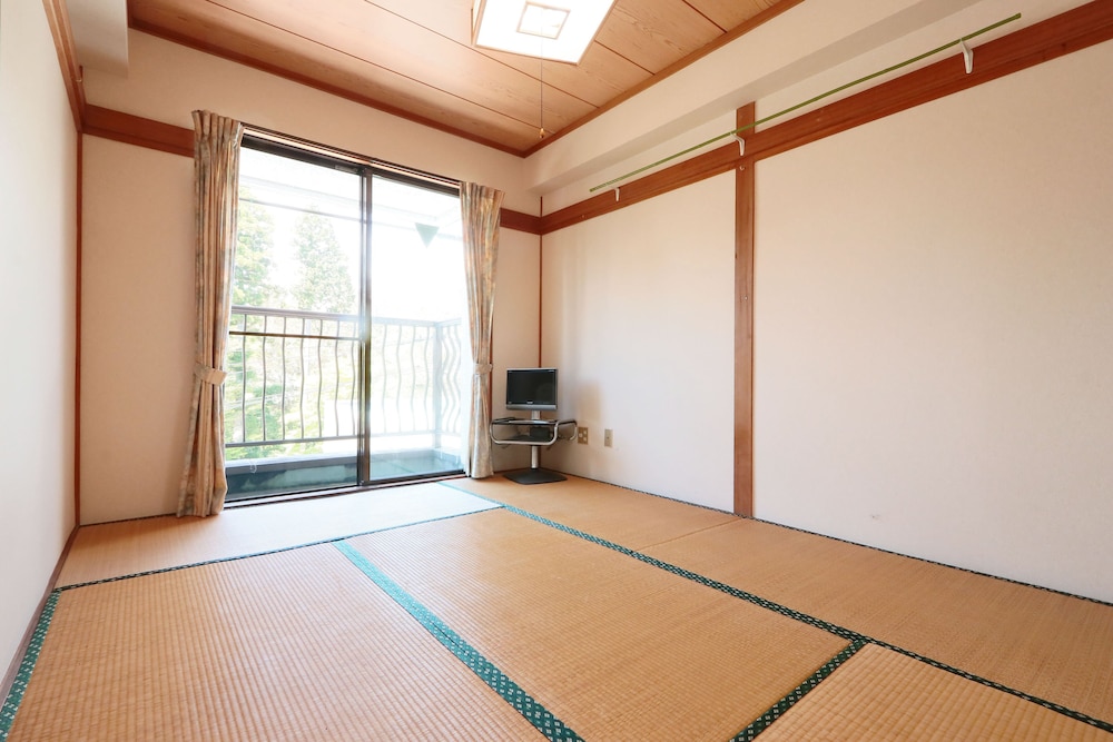 Japanese Style Room, Shared Bathroom - Photo 1