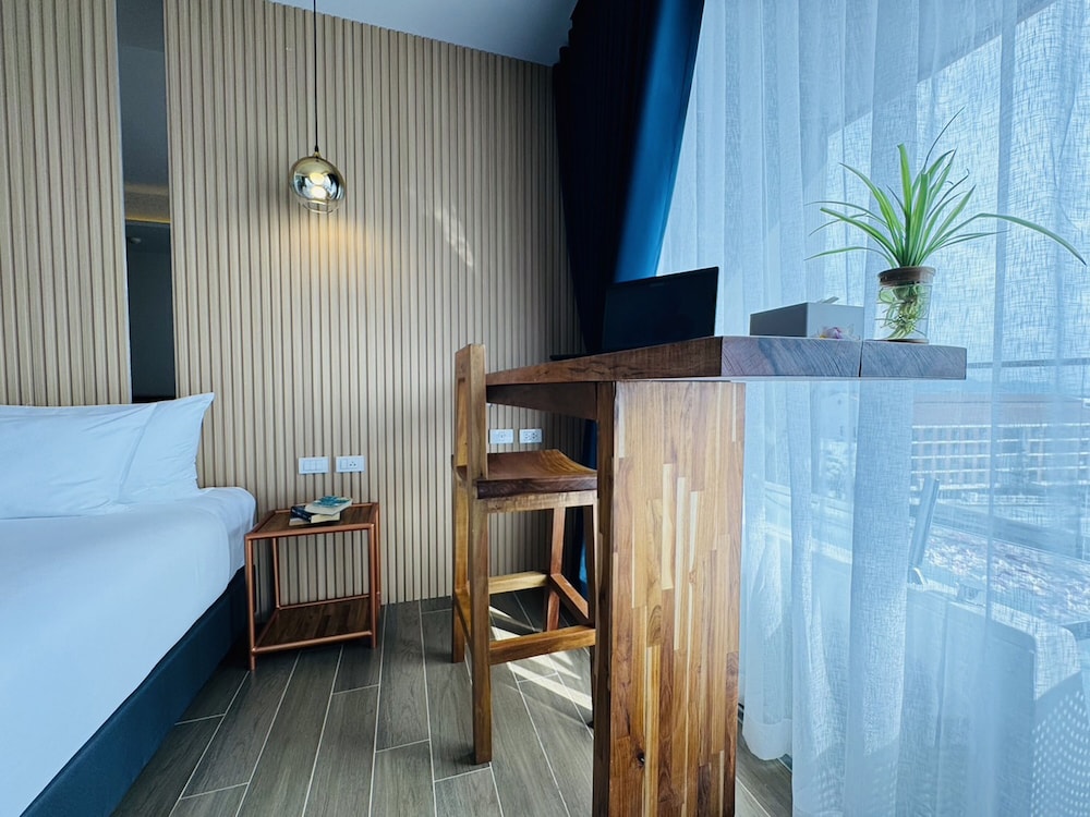 Premium Deluxe Double Room - Photo 21