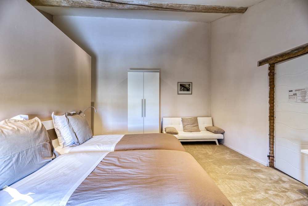 "Garonne" Deluxe Double Or Twin Room photo 1