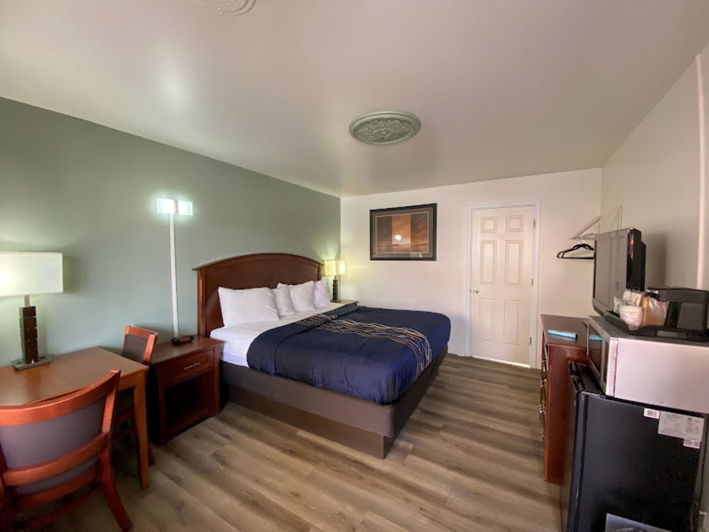 Superior Room, 1 King Bed, Non Smoking - Photo 11