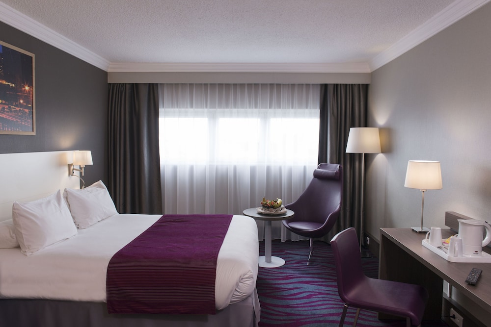 Superior Room, 1 Queen Bed, Refrigerator, photo 6