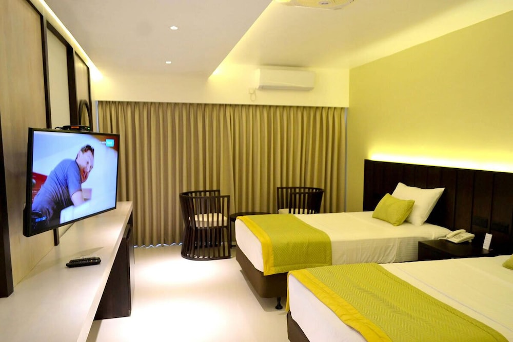 Deluxe Twin Room, Pool View