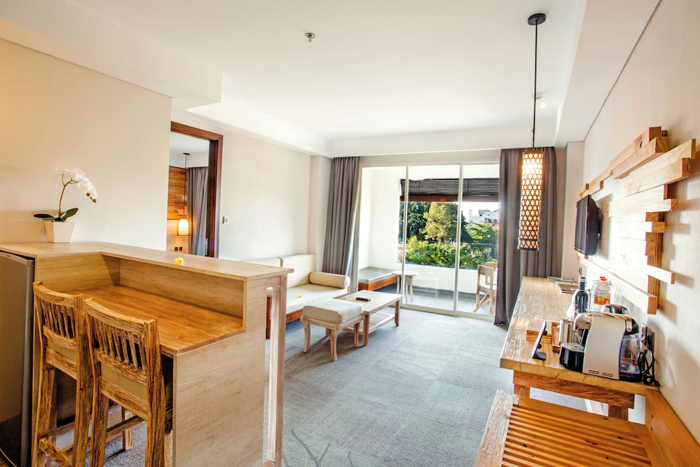Kecak Suite, 2 Bedrooms, Living Room & Balcony