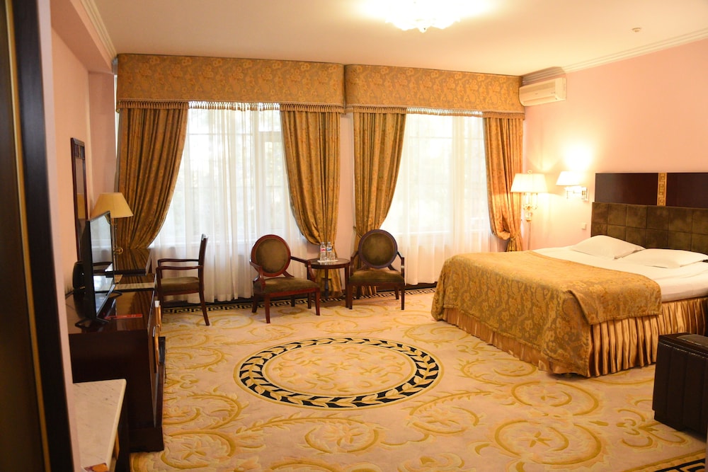 Standard Suite - Photo 1