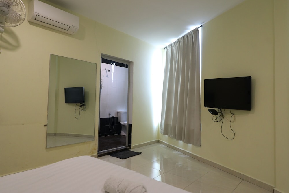 Standard Room, 1 Queen Bed - Photo 4