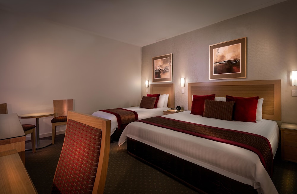 Executive Room, 1 King Bed, Non Smoking (Walk-in Shower;Larger Room) - Photo 2