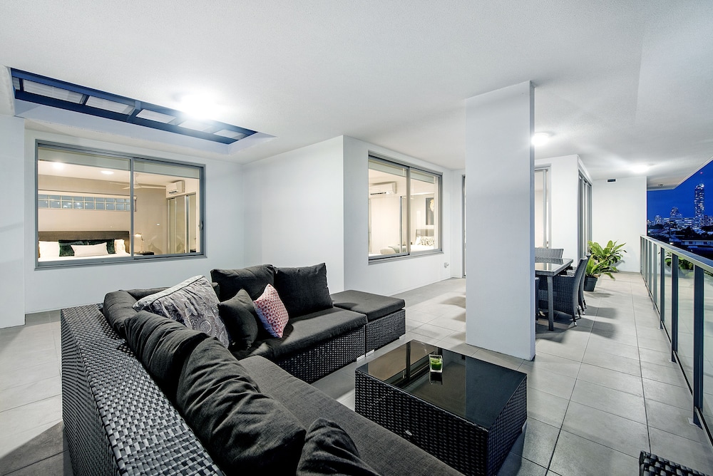 Deluxe Apartment, 4 Bedrooms, City View photo 3