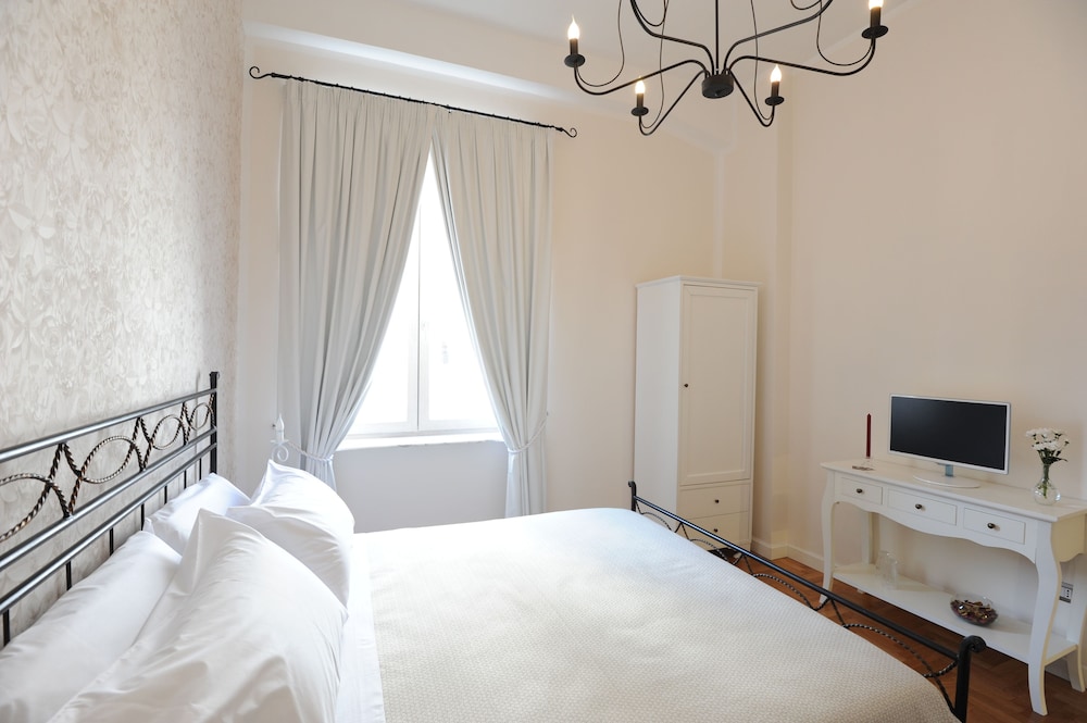 Deluxe Double Room, City View (Maria Carolina) photo 2