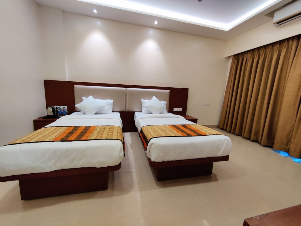 Deluxe Twin Room with Balcony - Photo 27