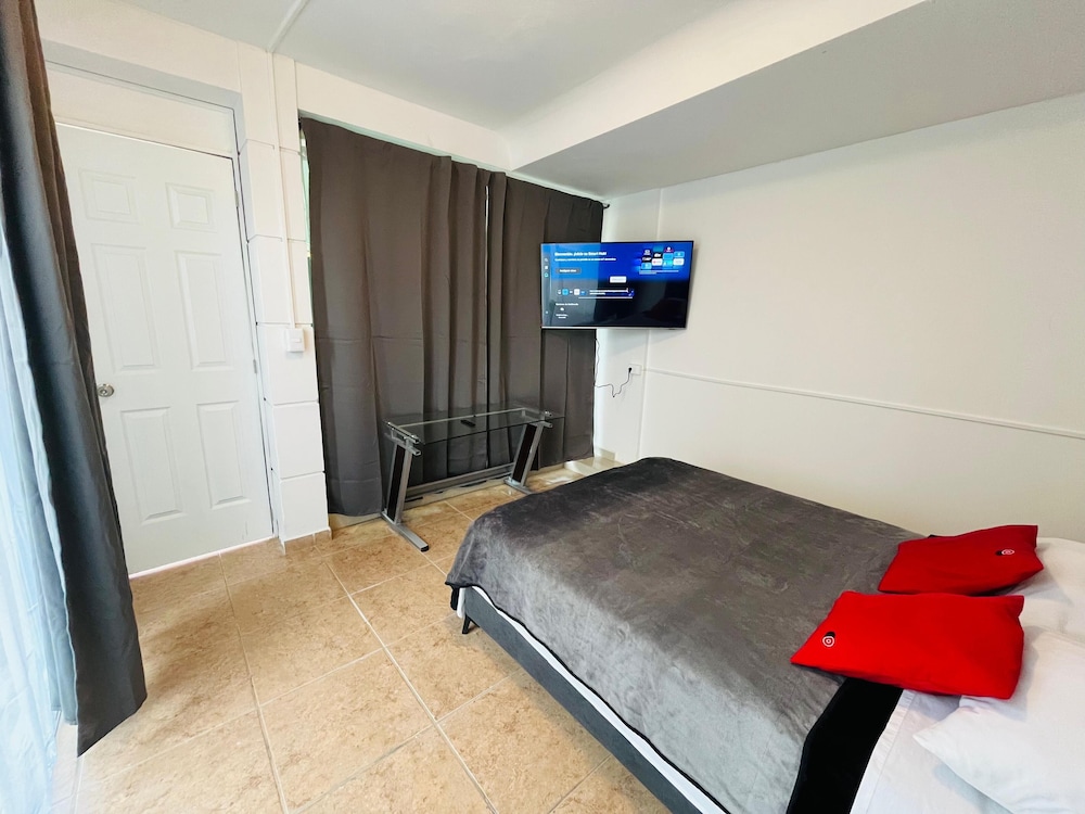 Basic Room, 1 Queen Bed photo 1