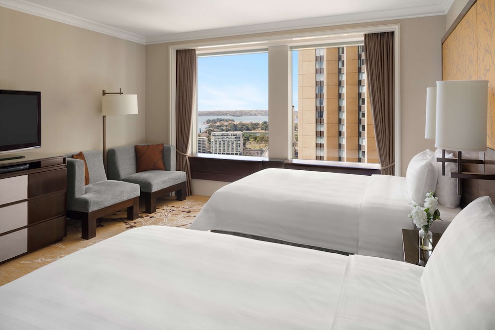 Deluxe Opera House, 2 Twin Beds, City View