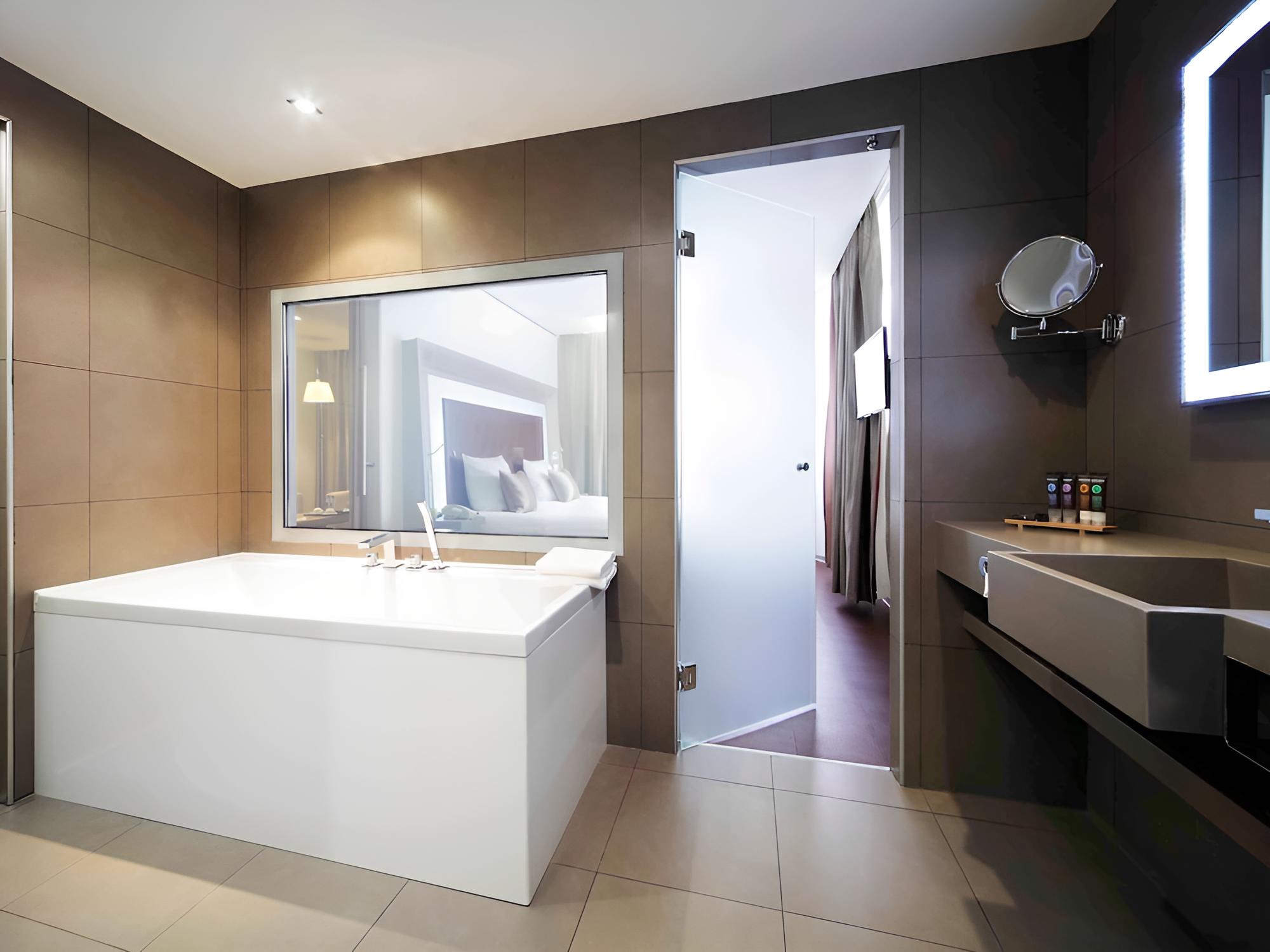 Suite, 1 King Bed photo 1