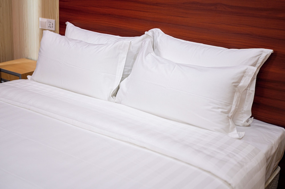 Deluxe Room, 1 King Bed, Non Smoking photo 3