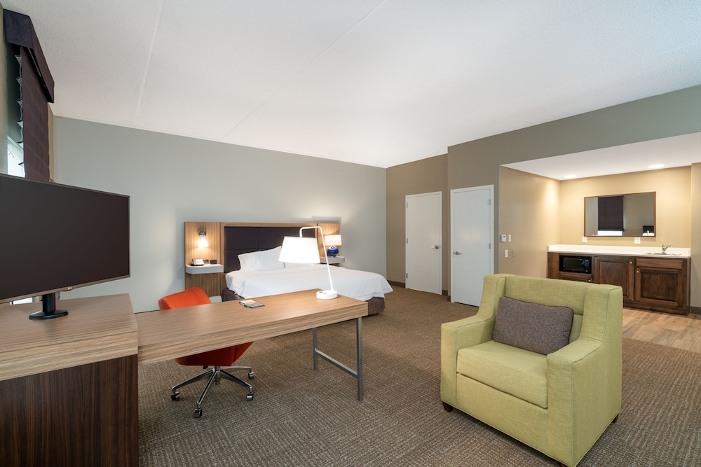 Suite, 1 King Bed, Accessible, Non Smoking - Photo 3