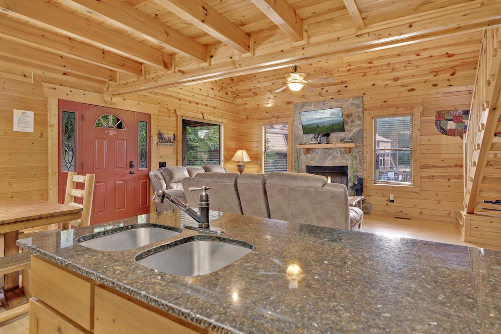 Cabin, Multiple Beds, Hot Tub, Garden View (White Oak Retreat)