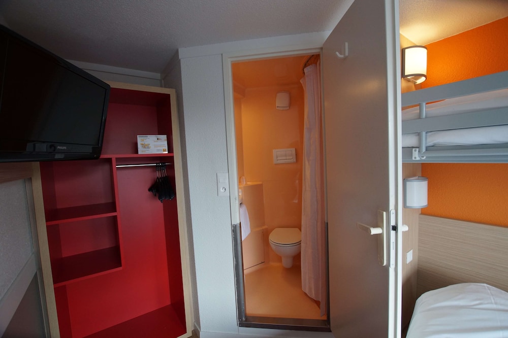 Standard Room, 3 Twin Beds - Photo 1
