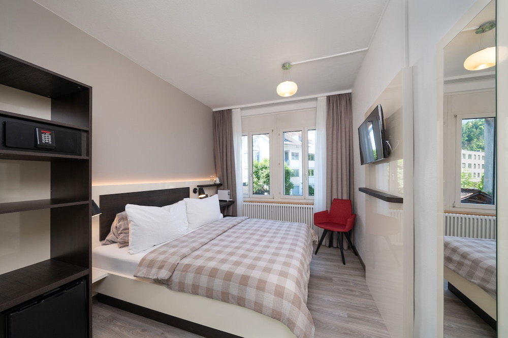 Petite Double Room