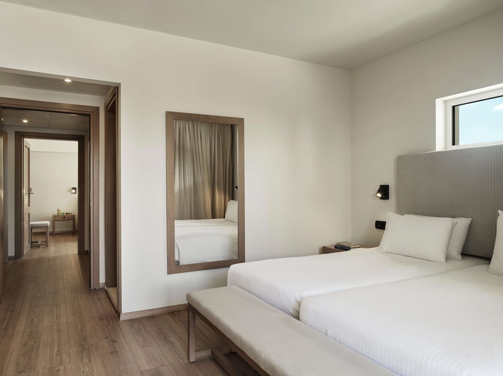 Deluxe Room, 2 Bedrooms, Connecting Rooms - Photo 3