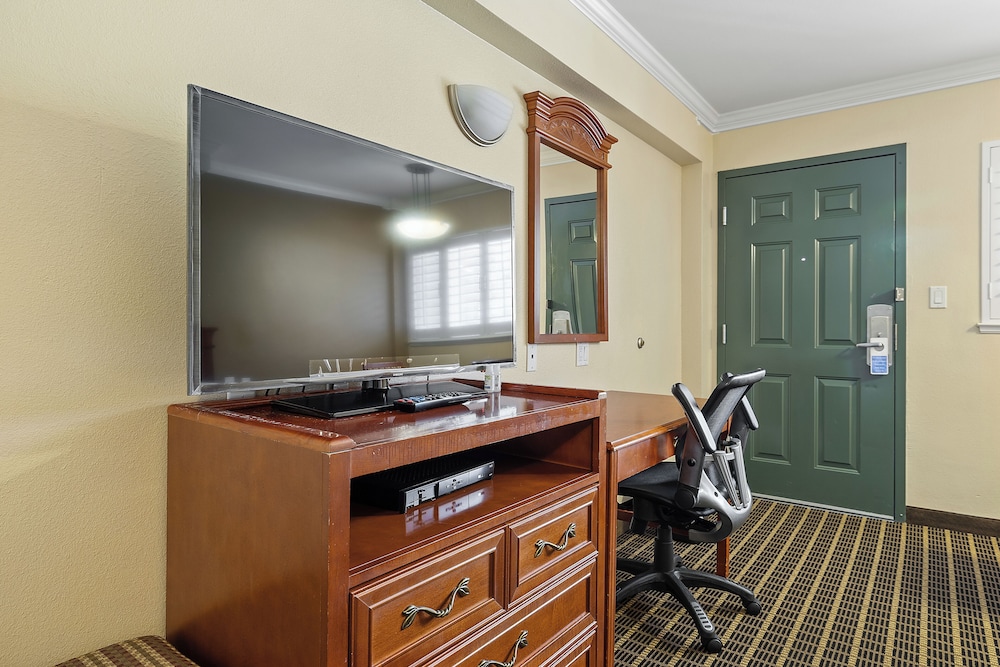 Standard Room, 1 King Bed - Photo 2
