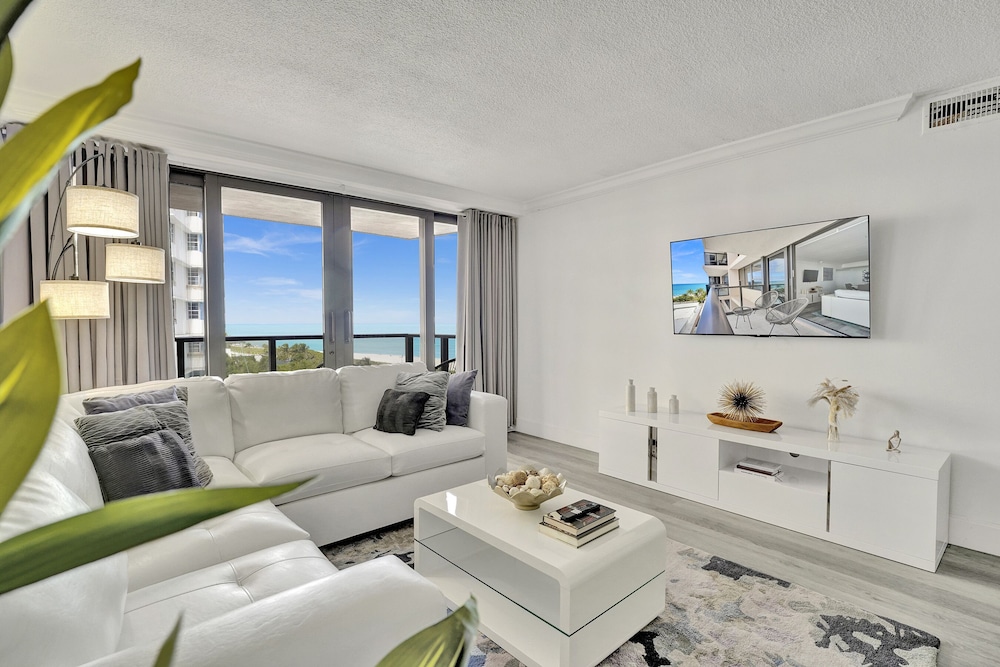 Charming Ocean View Condo 806