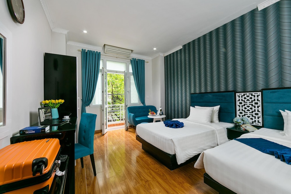 Family Suite, Balcony, City View